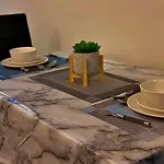 Chic Central, Relaxing, Restful, Retreat, Heated Floors, High Ceiling, Open Plan, City Centre, 1Br