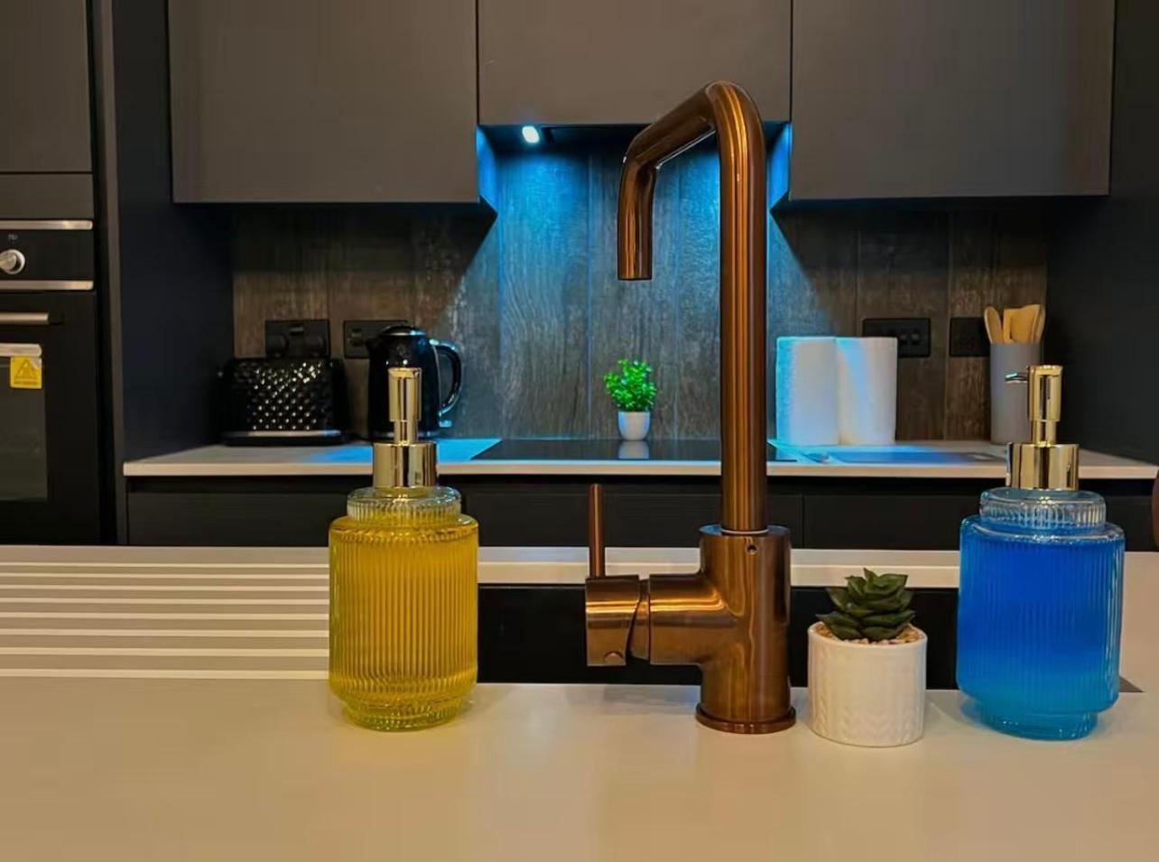 Chic Central, Relaxing, Restful, Retreat, Heated Floors, High Ceiling, Open Plan, Centre, 1br *