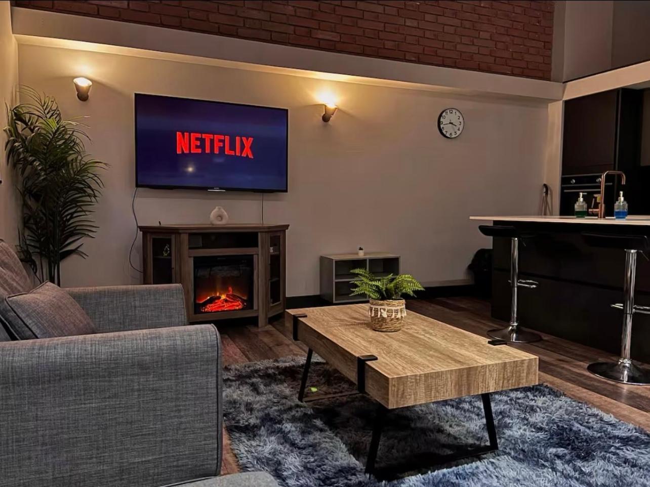Apartment Chic Central, Relaxing, Restful, Retreat, Heated Floors, High Ceiling, Open Plan, Centre, 1br *